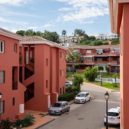 Spacious With Sea View, Walking Distance To The Beach, Parking, Pool, Wifi Lägenhet