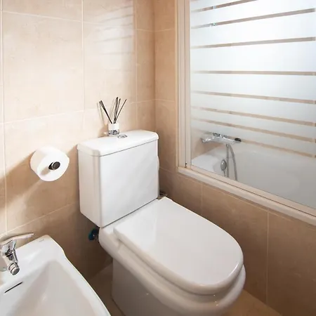 Spacious With Sea View, Walking Distance To The Beach, Parking, Pool, Wifi Apartment Manilva