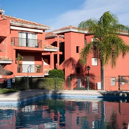 Spacious With Sea View, Walking Distance To The Beach, Parking, Pool, Wifi Apartment *