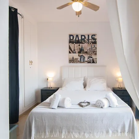 Spacious With Sea View, Walking Distance To The Beach, Parking, Pool, Wifi Apartment *