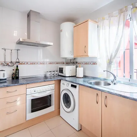 Apartment Spacious With Sea View, Walking Distance To The Beach, Parking, Pool, Wifi Manilva
